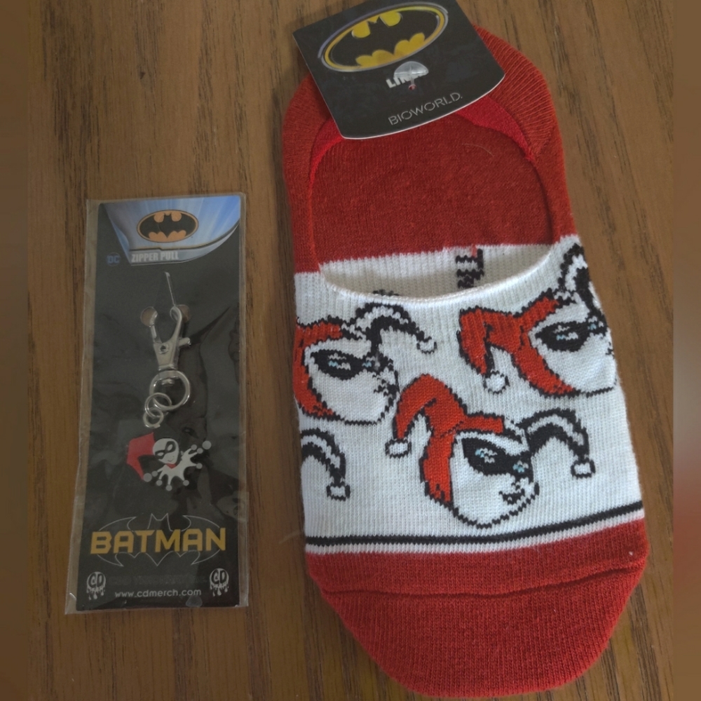 🆕 Harley Quinn 1 pair of no-show socks 🧦 and Keychain (2/$15; PRICE IS FIRM)